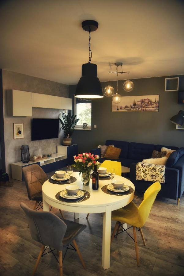 Apartament Na Zielonej Z Tarasem Apartment Pila Luaran gambar